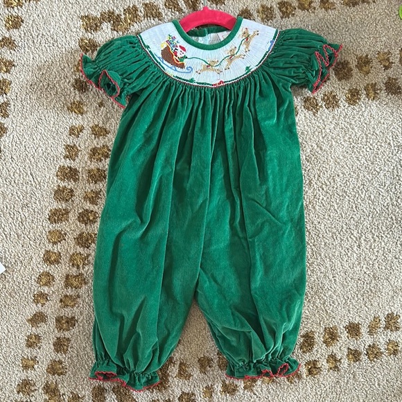 EUC Stella Belly Green cord longall smocked Santa & sleigh romper size 6m